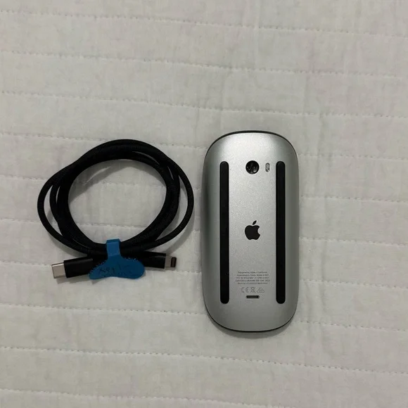 Apple Black Magic Mouse with Charging Cable - Picture 2 of 6